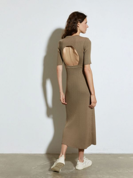 Платье в резинку с открытой спиной AroundClother&Knitwear 229_43 купить онлайн