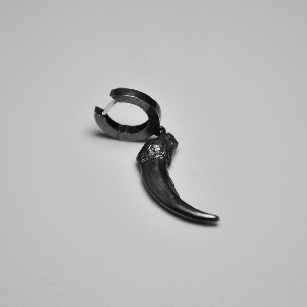 Серьга FOX CLAW EARRING BLCK RHOE BERMAT, цвет: серебро, RB-FCE-BL купить онлайн