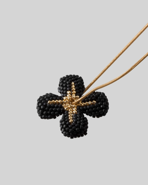 Подвеска Beaded Flower Black alvaar, цвет: позолота  |новая коллекция купить онлайн