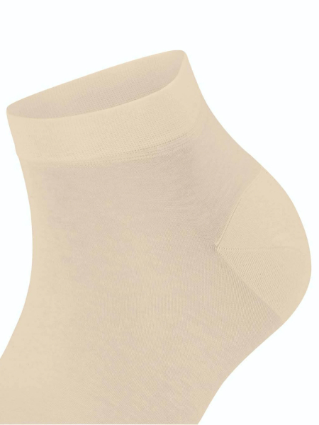Носки  женские Fine Softness Women Sneaker Socks FALKE, цвет: бежевый 46422 купить онлайн
