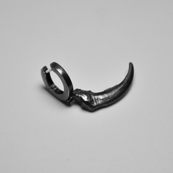 Серьга FOX CLAW EARRING BLCK RHOE BERMAT, цвет: серебро, RB-FCE-BL купить онлайн